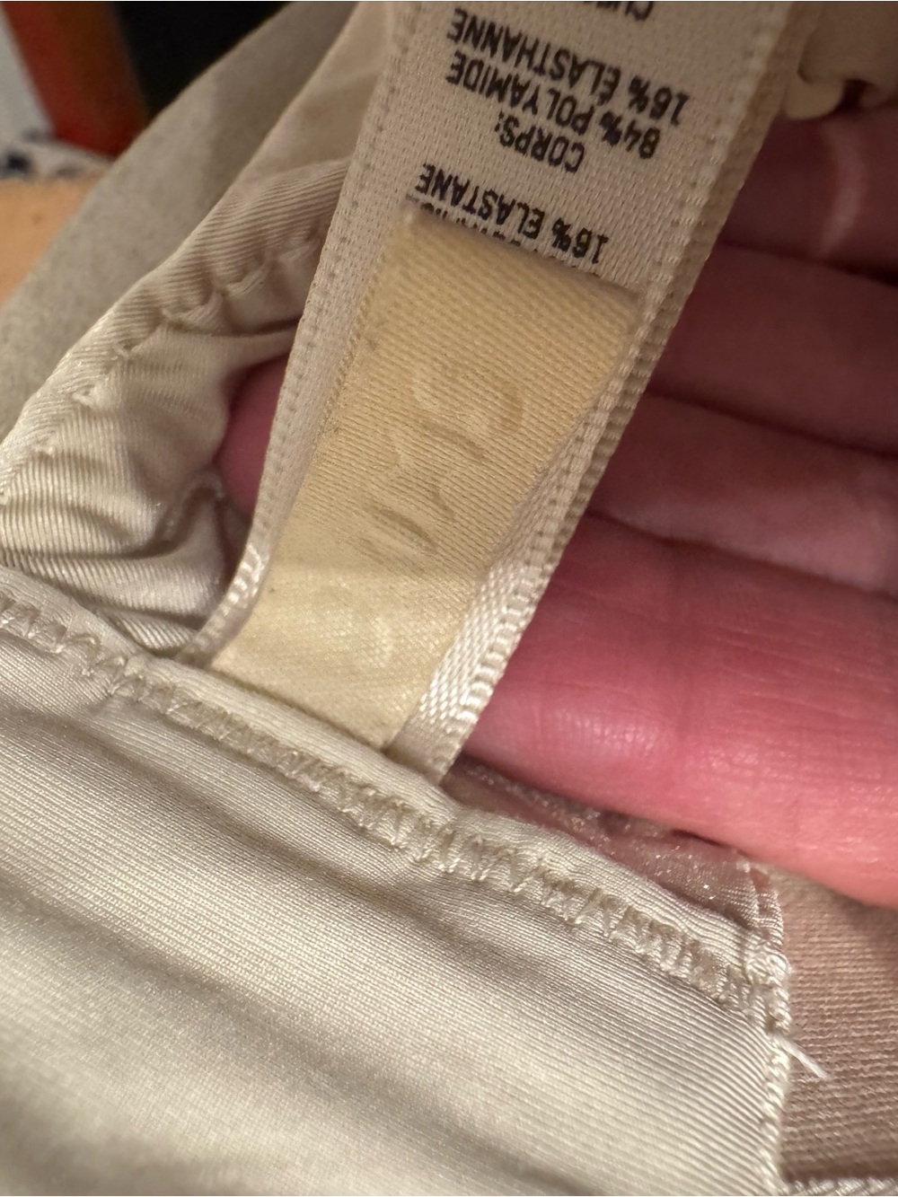 SKIMS Smooth Light Cream Seamless T-Shirt Bra - Picture 5 of 5